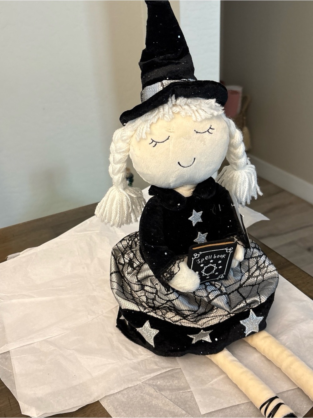 Bella Lux Halloween Shelf Sitter Plush Witch Doll Spellbook New 24“ - Picture 14 of 14